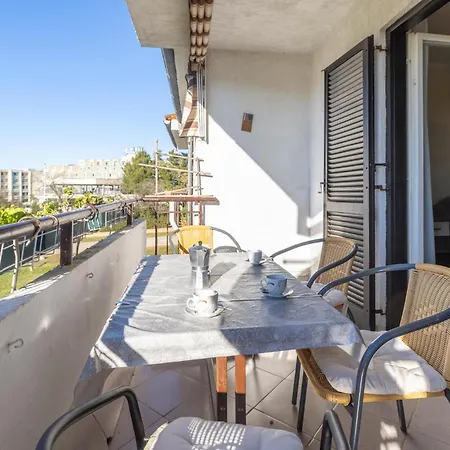 Apartamento Stunning In With Wifi Poreč