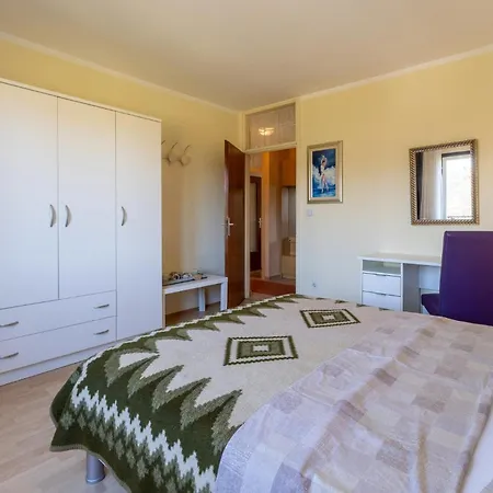 Stunning In With Wifi Apartamento Poreč