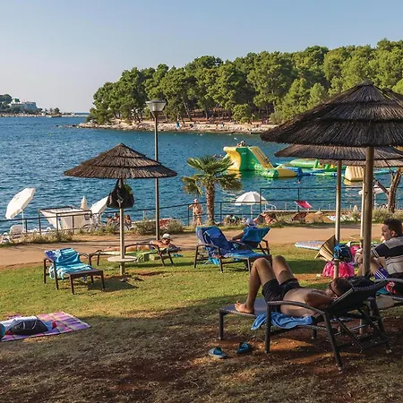 Apartamento Stunning In With Wifi Poreč