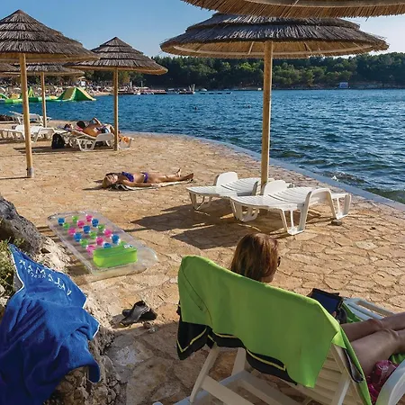 Apartamento Stunning In With Wifi Poreč